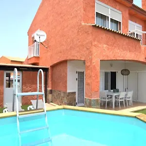 https://corralejo-holiday-villa-with-plunge-pool-private-garden.hotelsfuerteventura.org